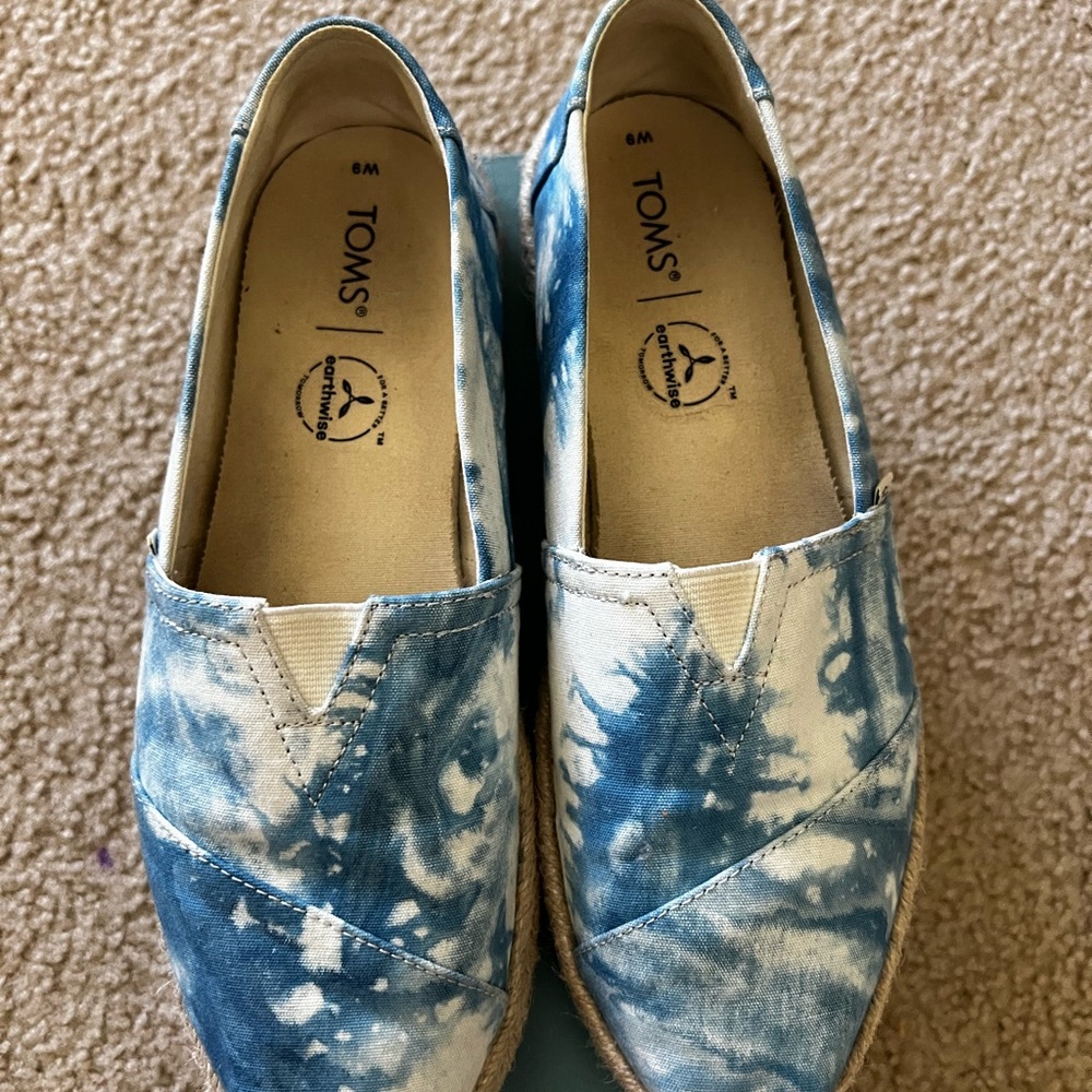 Like NEW TOMS Size 9 Tie Dye Canvas Alpargata Rope